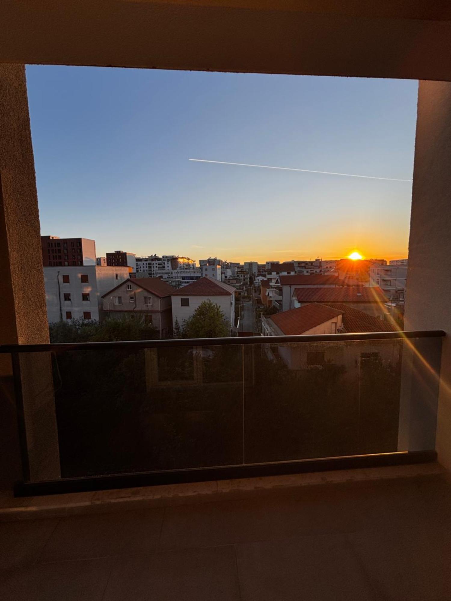Jon'S Apartment Tiranë Ngoại thất bức ảnh